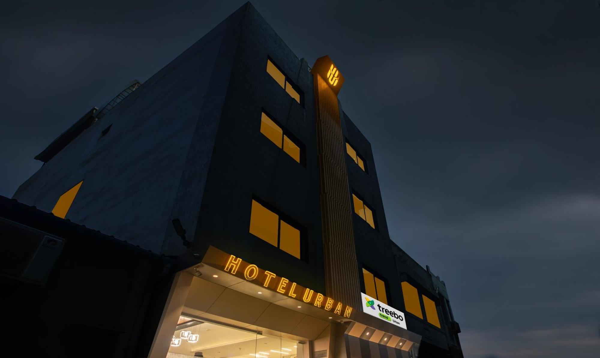 Treebo Urban, 1 Km From Railway Station Hotell Surat Eksteriør bilde