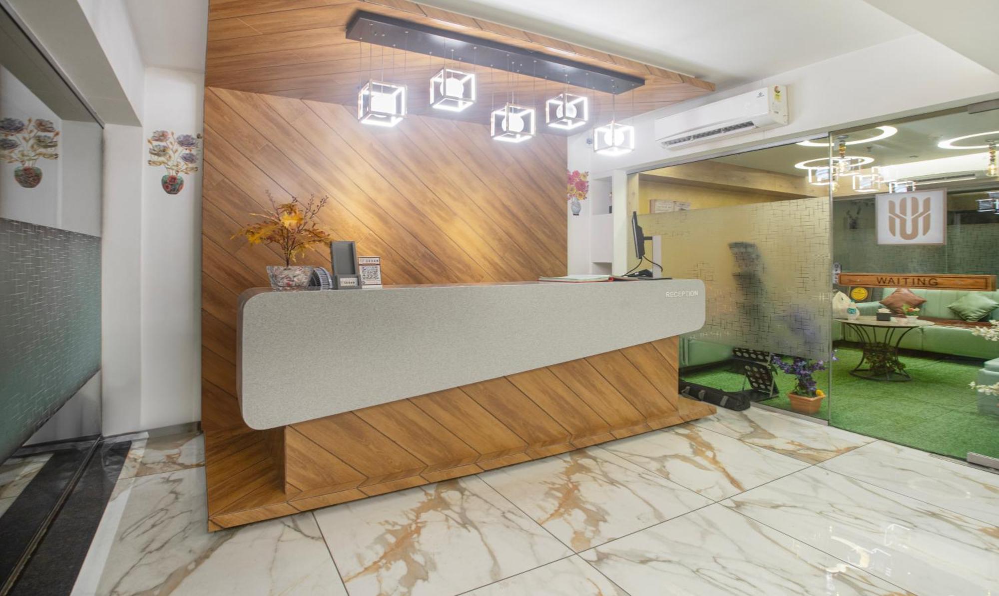 Treebo Urban, 1 Km From Railway Station Hotell Surat Eksteriør bilde